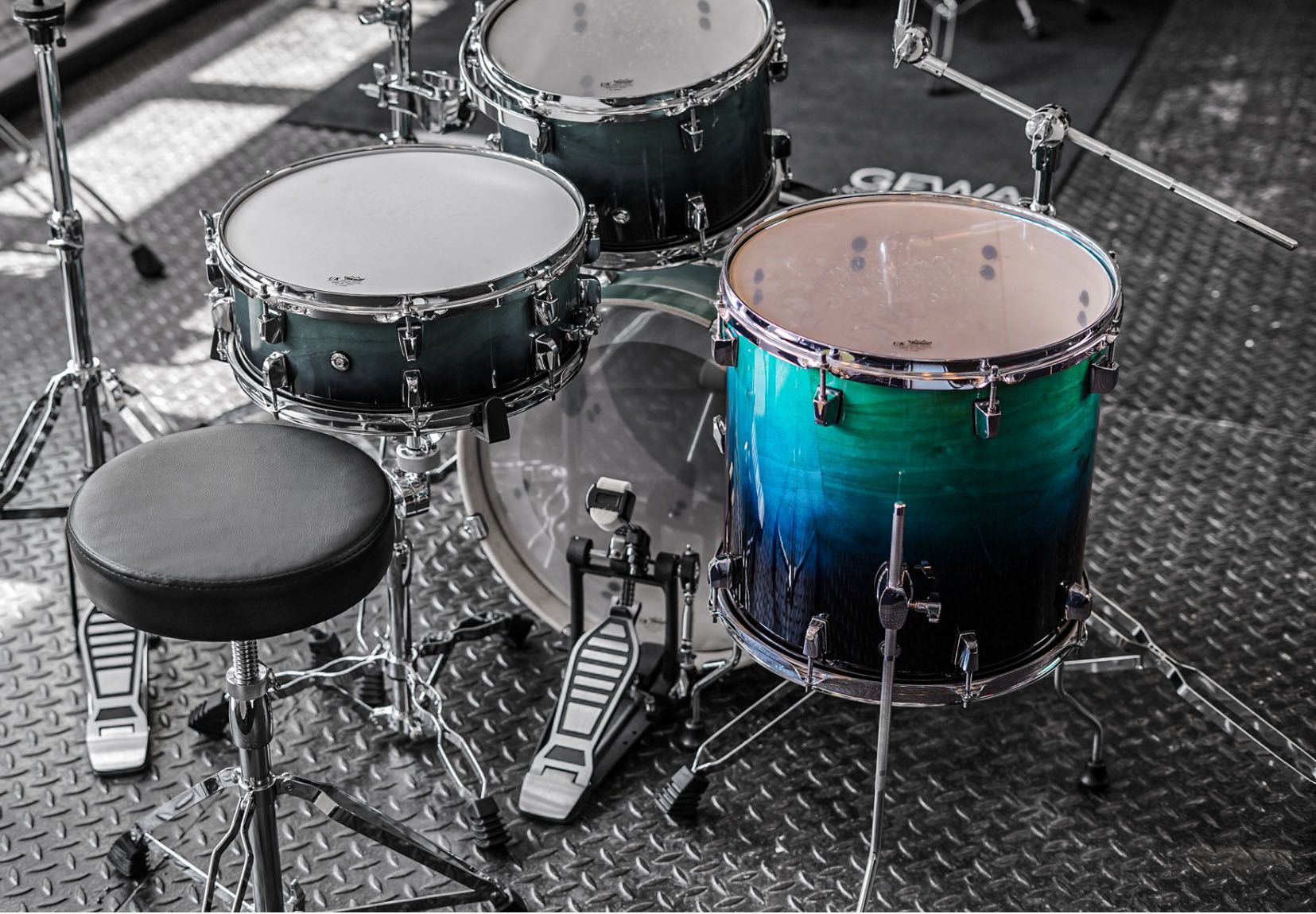 Polmuz Birch Model 3 Floor tom 14x12 Blue to Black Fade Lacquer